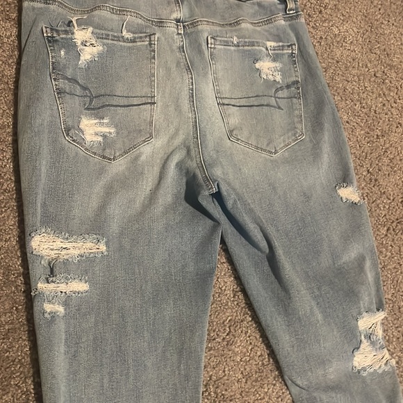American Eagle The Dream Jean very distressed, Curvy Hi-Rise Jegging - Picture 5 of 5